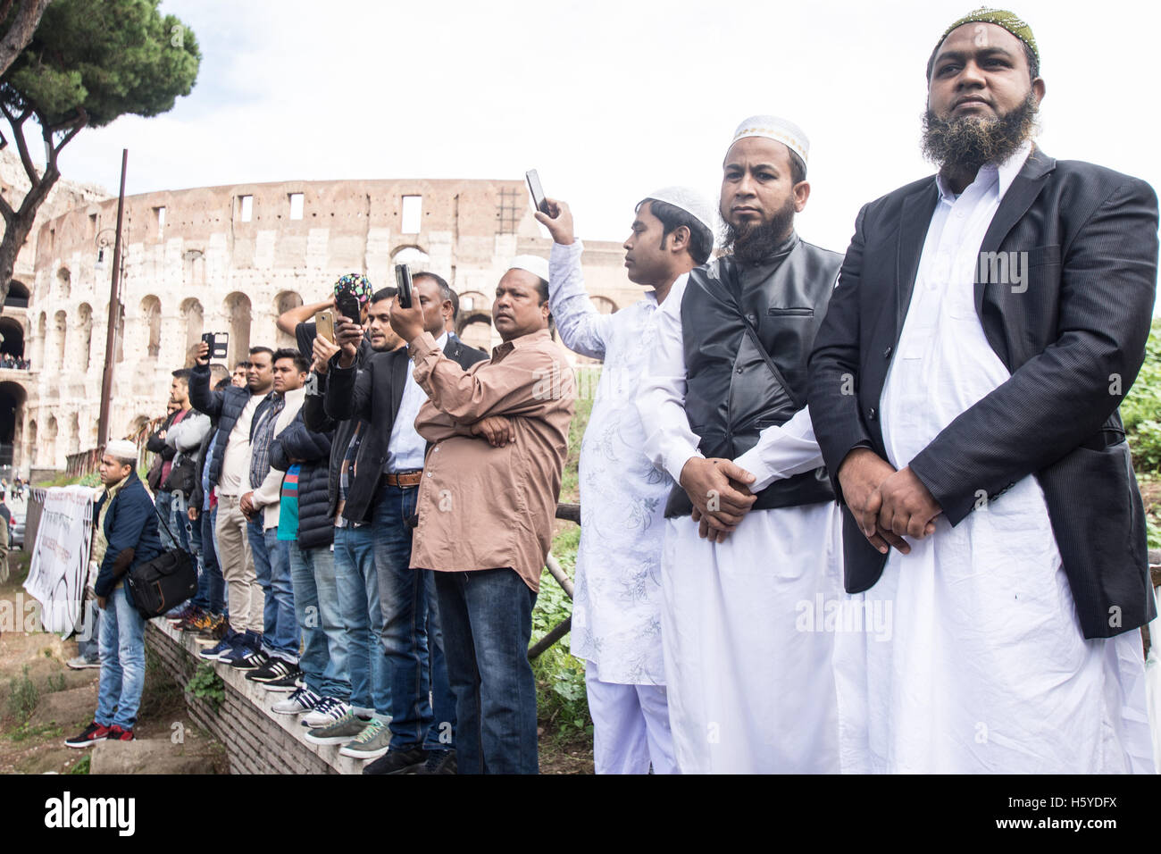 Muslim Rome Rome Muslims Prayers High Resolution Stock Photography and Images - Alamy
