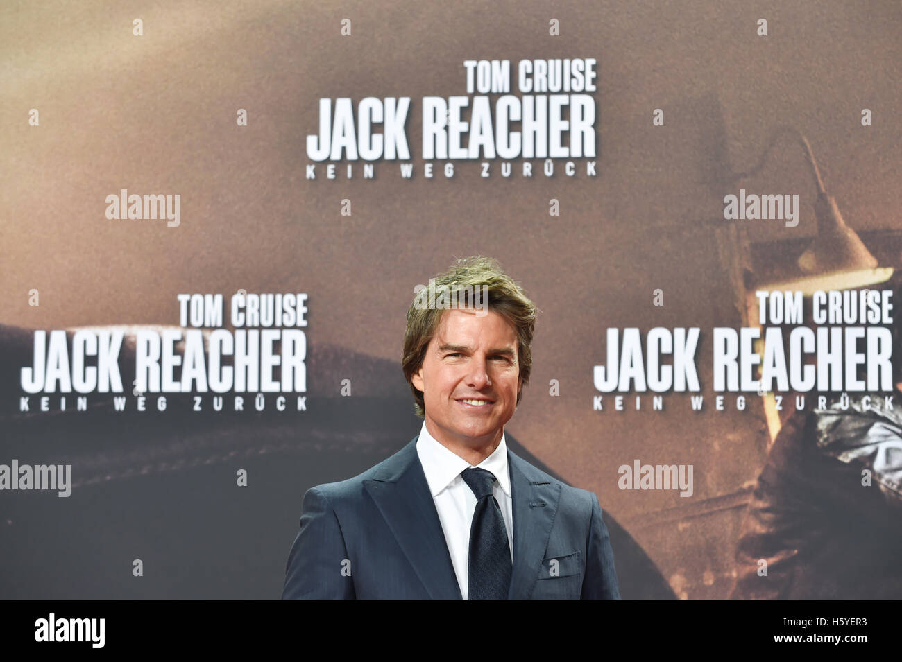 Poster and TV Spot of Jack Reacher 2 Never Go Back