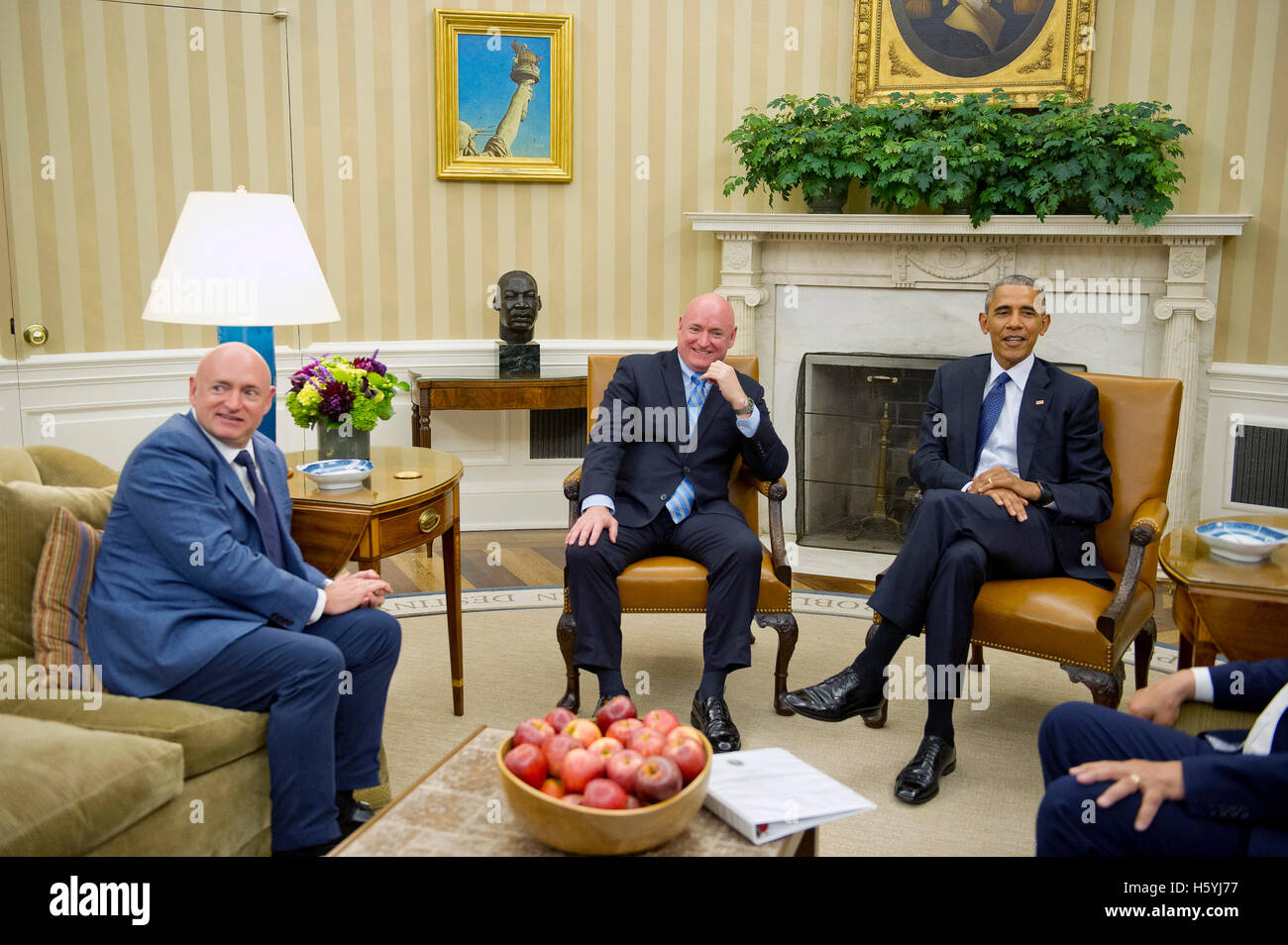 NASA astronaut Scott Kelly, left, makes remarks as United States President Barack Obama, right, looks on following a meeting with Scott and his brother Mark in the Oval Office of the White House in Washington, DC on Friday, October 21, 2016. Credit: Ron Sachs/Pool via CNP - NO WIRE SERVICE - Stock Photo