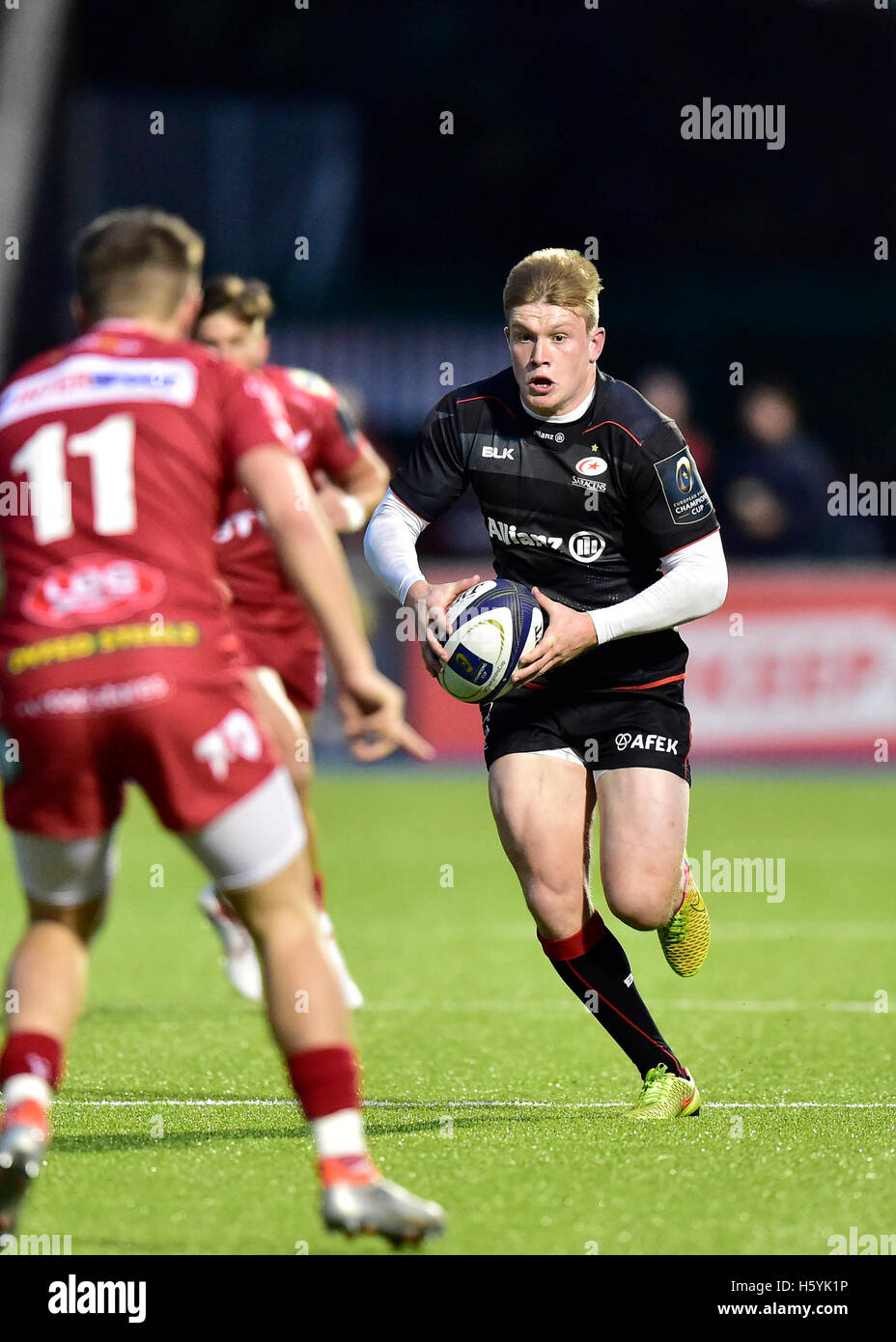 LONDON, ENGLAND 22 October, 2016 Nick Tompkins tries getting around