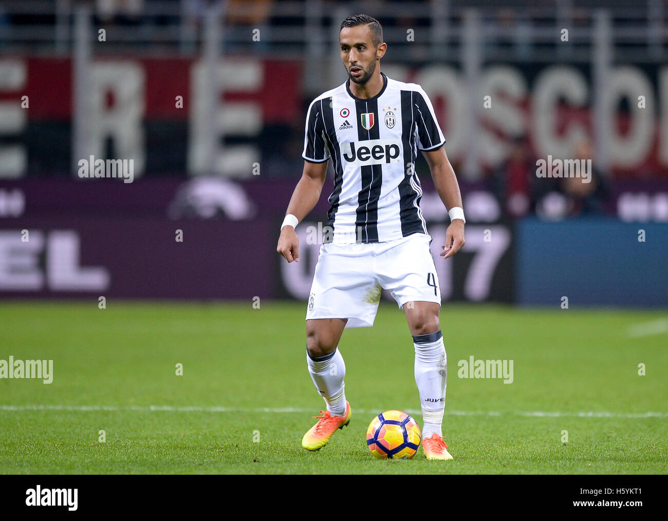 Giuseppe Meazza stadium, Milan, Italy. 22nd October, 2016:. Medhi Benatia of Juventus FC in action during the Serie A football match between AC Milan and Juventus FC. Credit:  Nicolò Campo/Alamy Live News Stock Photo