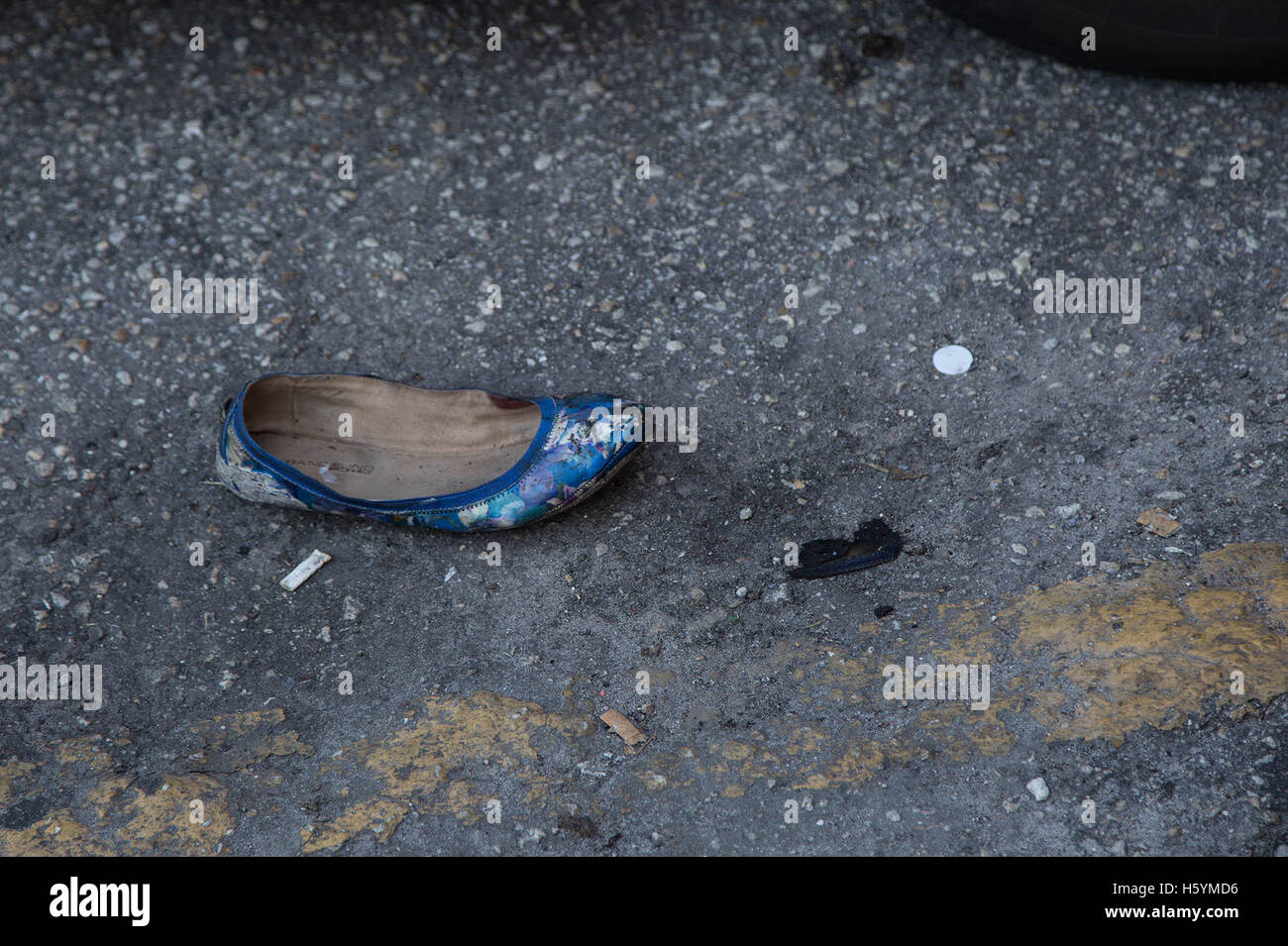 West Palm Beach, Florida, USA. 22nd Oct, 2016. A shoe belonging to a severely burned woman is left in the parking lot in front of St. Anne & Vierge Miracle Botanica at 932 Belvedere Road in West Palm Beach, Florida on October 22, 2016. One person died and another was severely burned Saturday afternoon after an explosion. © Allen Eyestone/The Palm Beach Post/ZUMA Wire/Alamy Live News Stock Photo