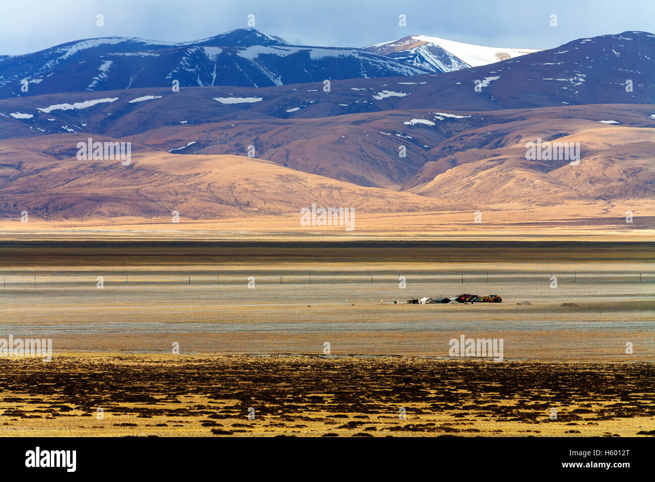 Beautiful landscape of the Tibetan plateau. Manasarovar Lake. Tibet ...