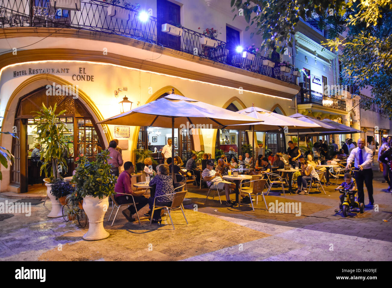 Santo Domingo, Dominican Republic. Famous Hotel Restaurant EL CONDE, in El Conde street front Columbus Park. Stock Photo