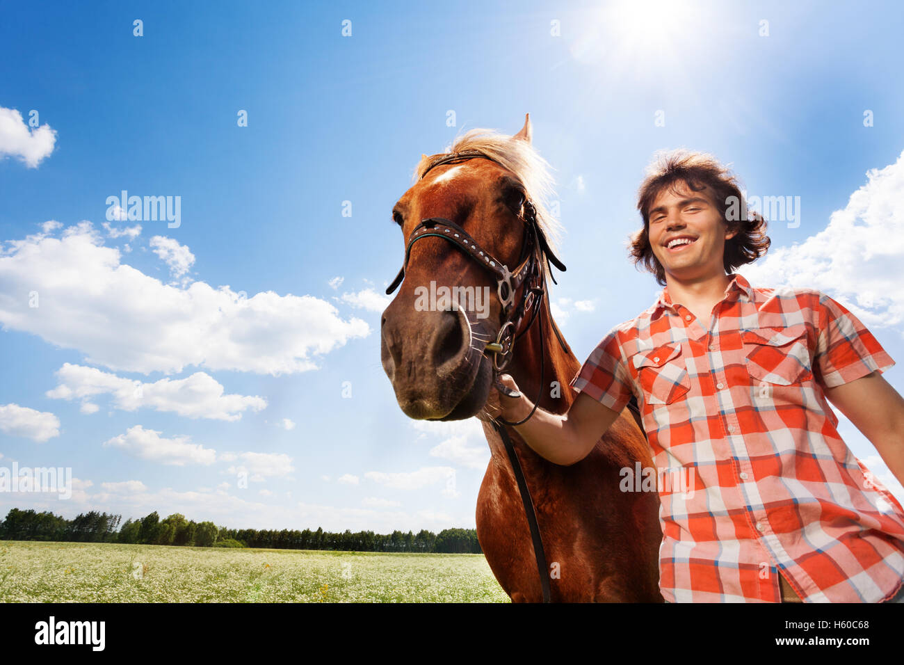 Portrait of smiling man with his beautiful horse Stock Photo - Alamy