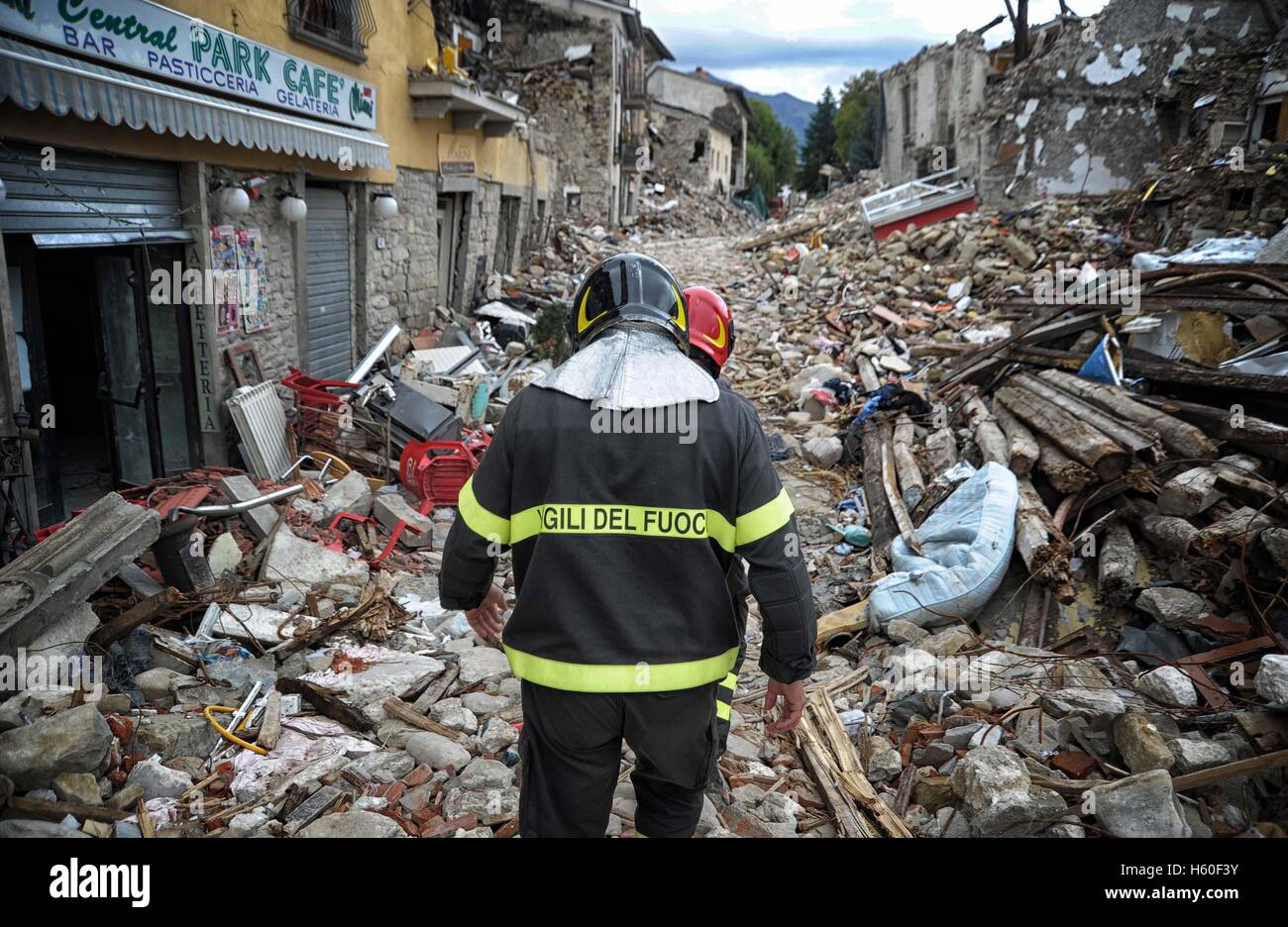 In 1906 an 8 0 earthquake devastated which us city