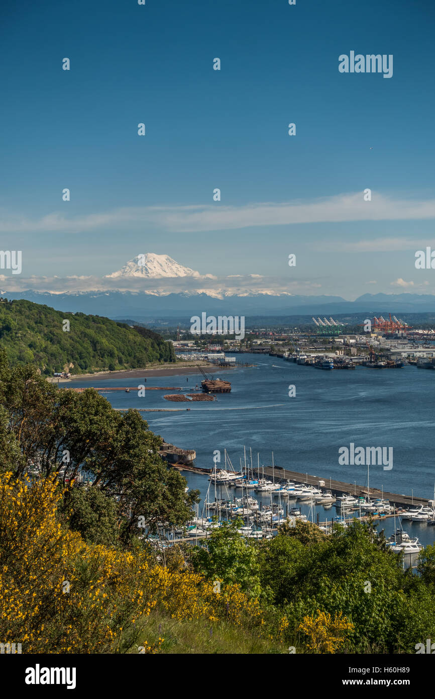 Majestic Mount Rainier towers over the Port of Tacoma Stock Photo - Alamy