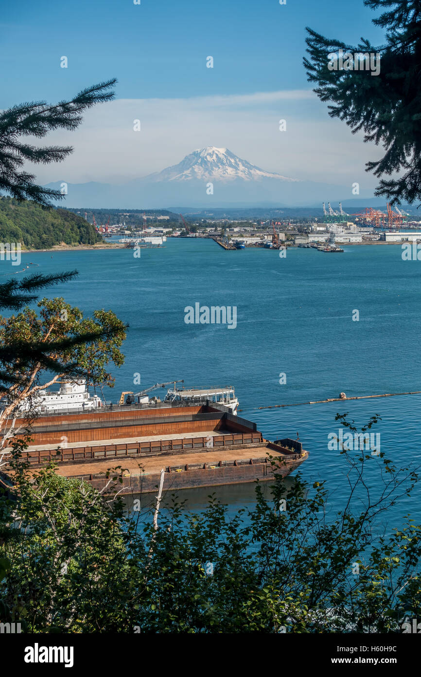 Majestic Mount Rainier towers over the Port of Tacoma Stock Photo - Alamy