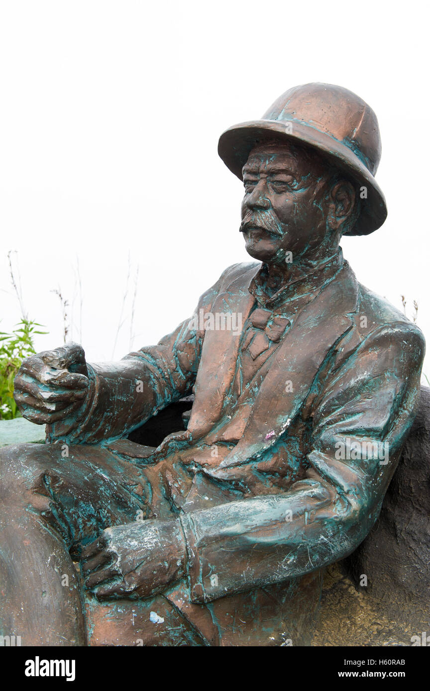 Statue of tea magnate Sir Thomas Lipton, Lipton's Seat, Dambatenne Tea Factory, Haputale, Sri Lanka Stock Photo