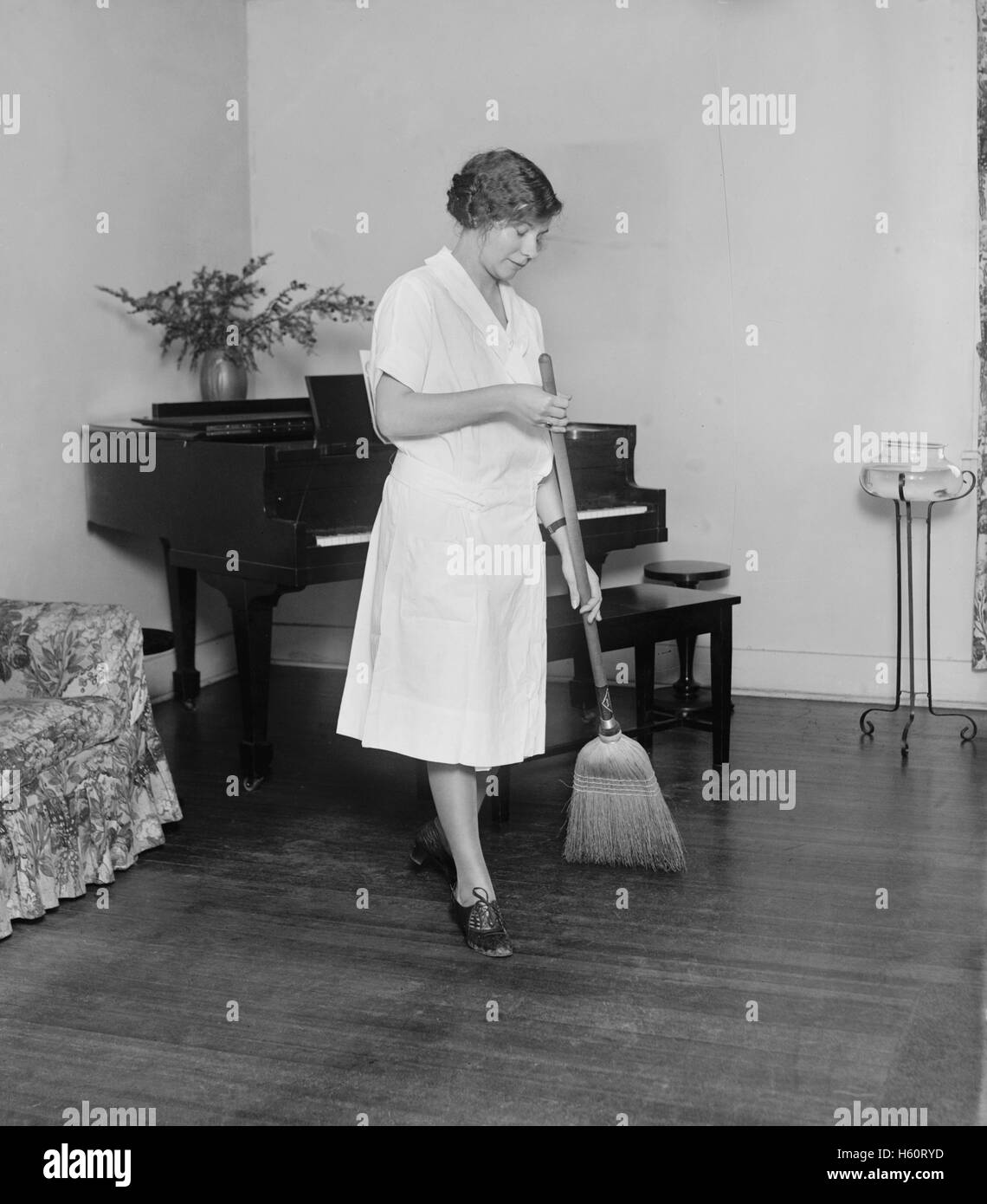 Young Woman Sweeping Floor, College Home Economics Class, Washington DC, USA, National Photo Company, December 1926 Stock Photo