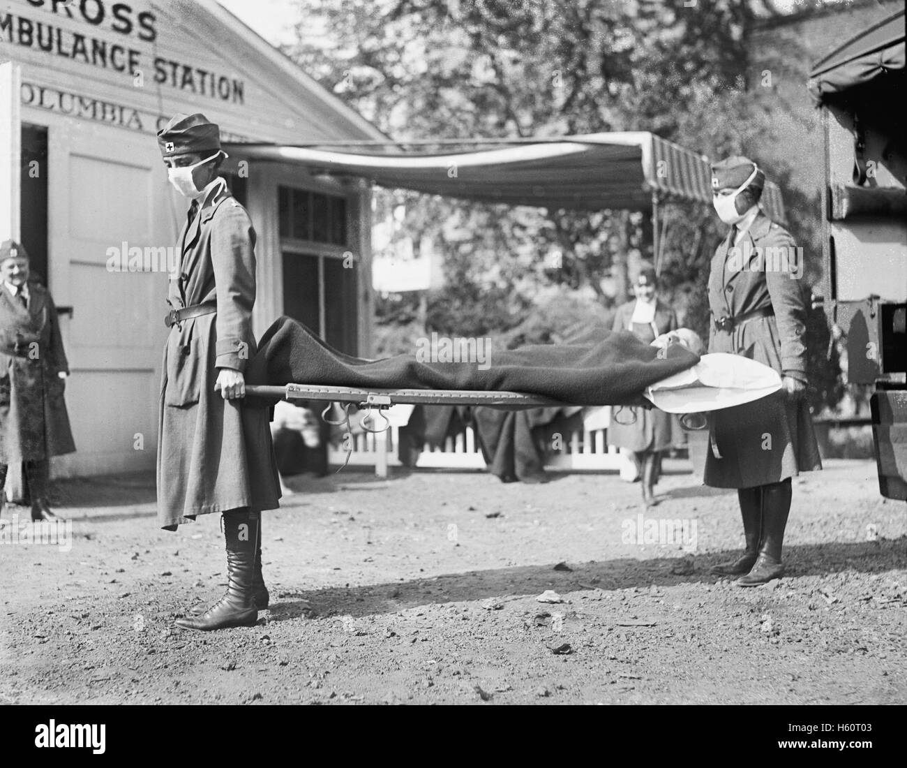 Demonstration at the Red Cross Emergency Ambulance Station during Influenza Pandemic, Washington DC, USA, National Photo Company, 1918 Stock Photo