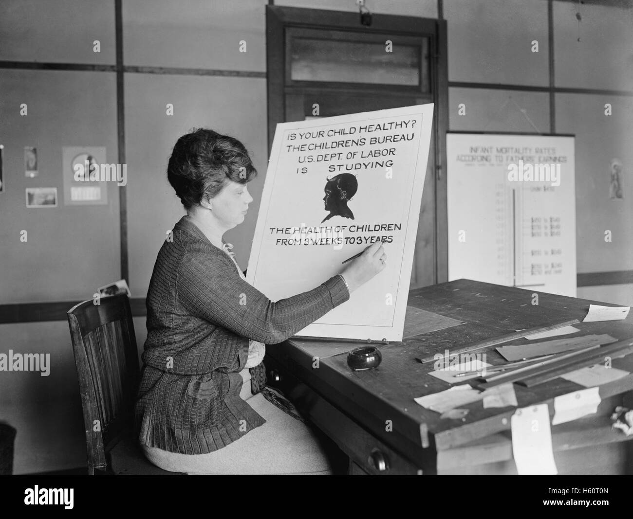 Woman Making Chart, Children's Bureau, Department of Labor, Washington DC, USA, National Photo Company, November 1923 Stock Photo