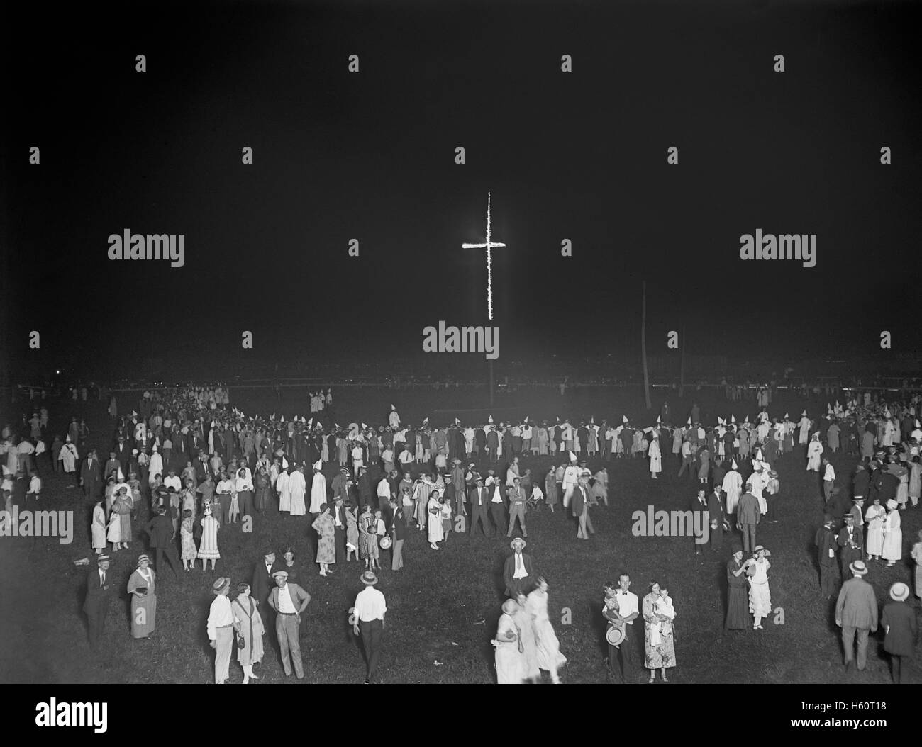 Burning 80-foot Cross at Ku Klux Klan Demonstration, Washington DC, USA, National Photo Company, August 1925 Stock Photo