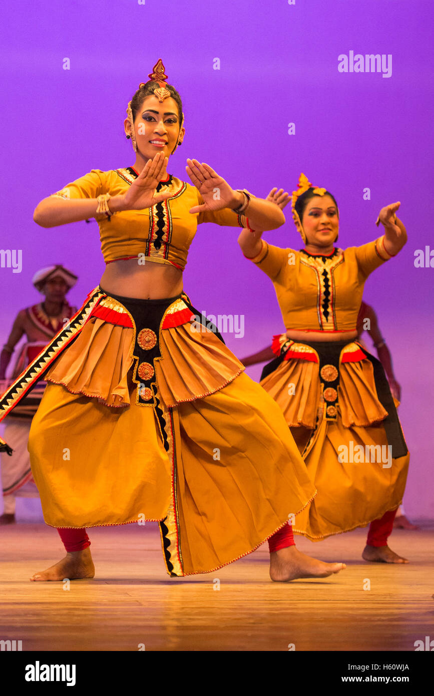 Kandyan dancer hires stock photography and images Alamy