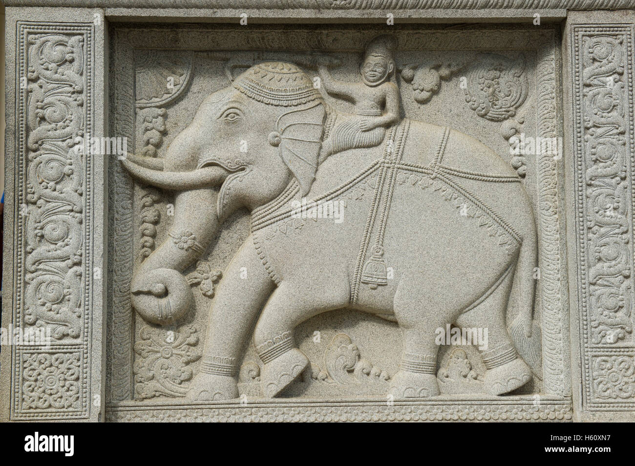 Sri lanka temple elephant carving hi-res stock photography and images ...