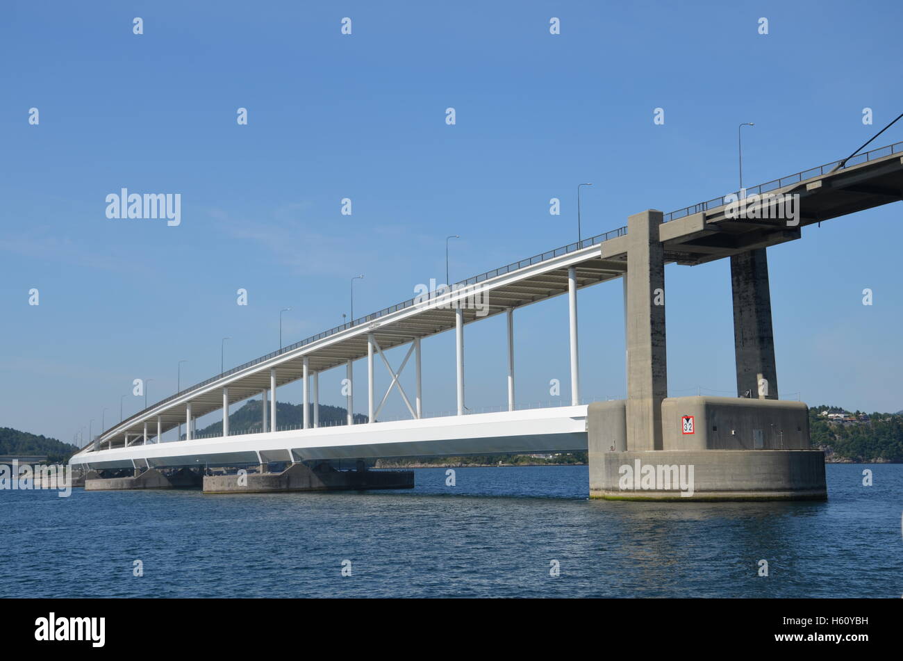 Nordhordland Bridge A combined cablestayed and pontoon bridge which