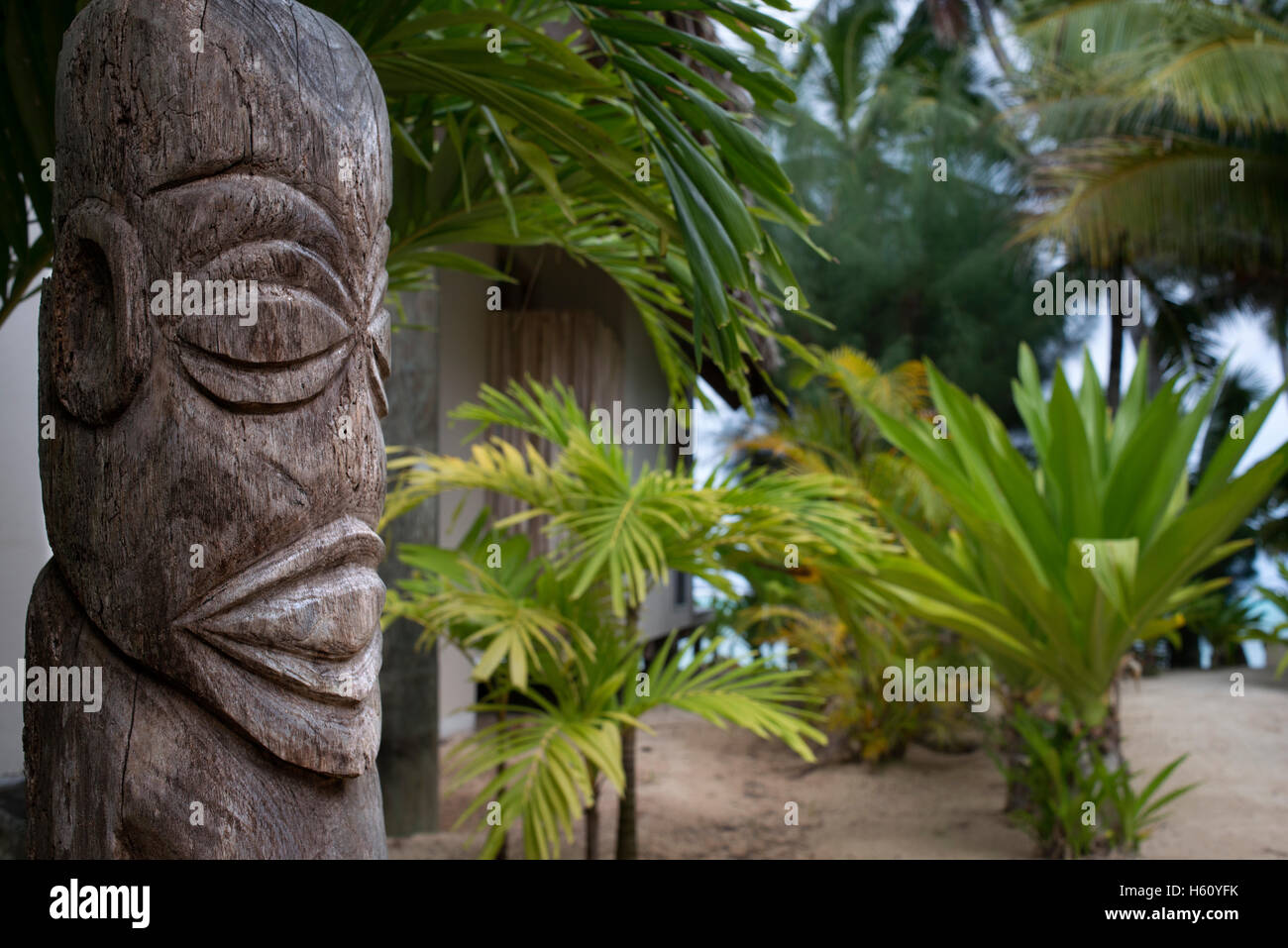 Rarotonga Island. Cook Island. Polynesia. South Pacific Ocean. Totem located outside the luxurious Little Polynesian Resort in R Stock Photo