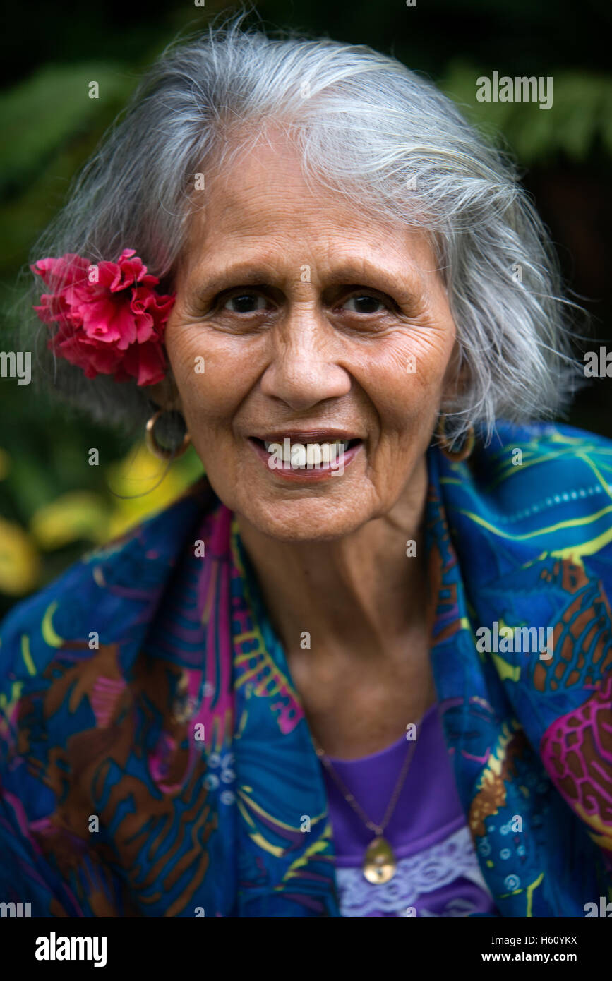 Rarotonga Island. Cook Island. Polynesia. South Pacific Ocean. An elderly woman dressed in modern suits of Polynesian. Fashion i Stock Photo