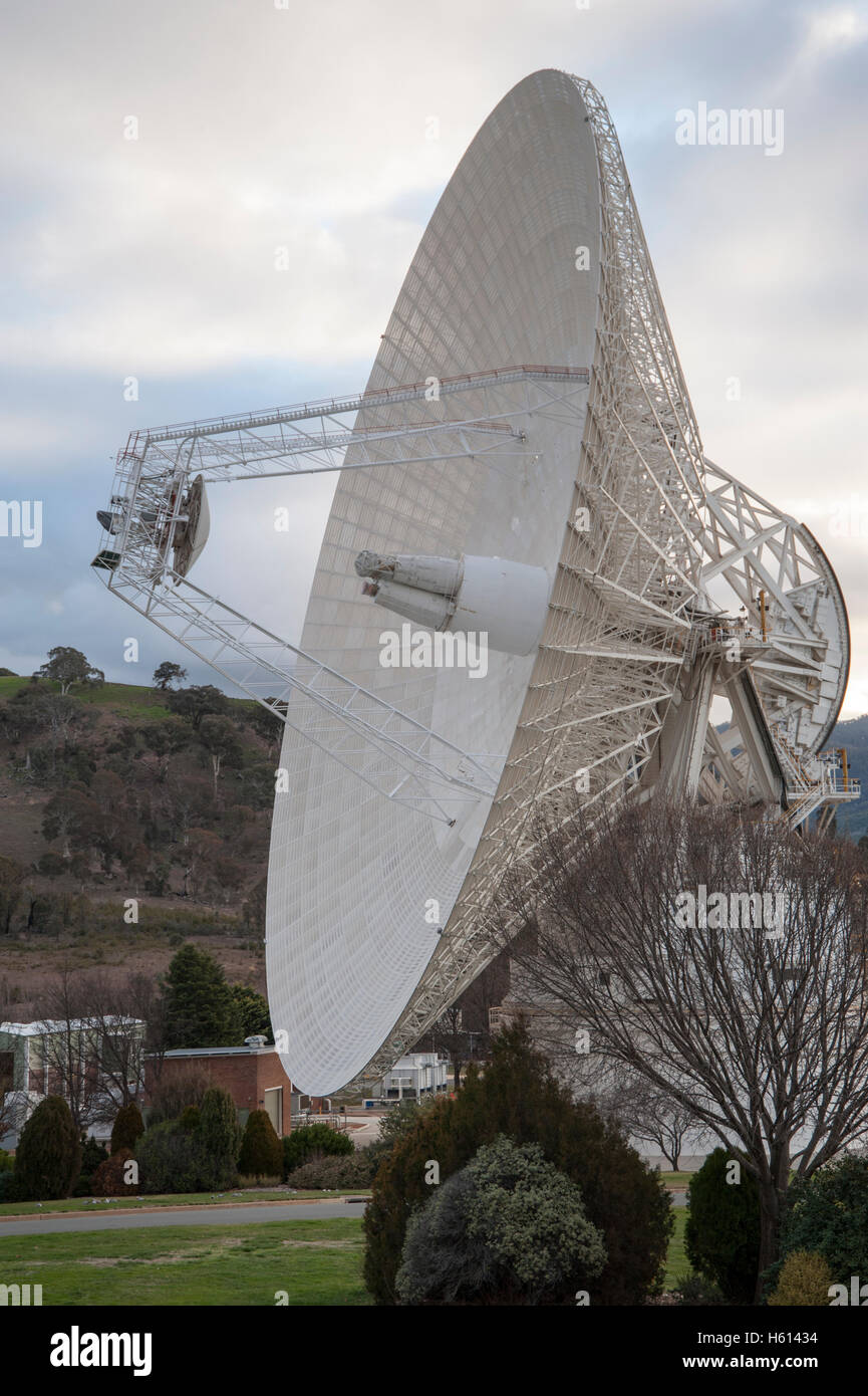 Radio telescope at the Canberra Deep Space Communication complex at