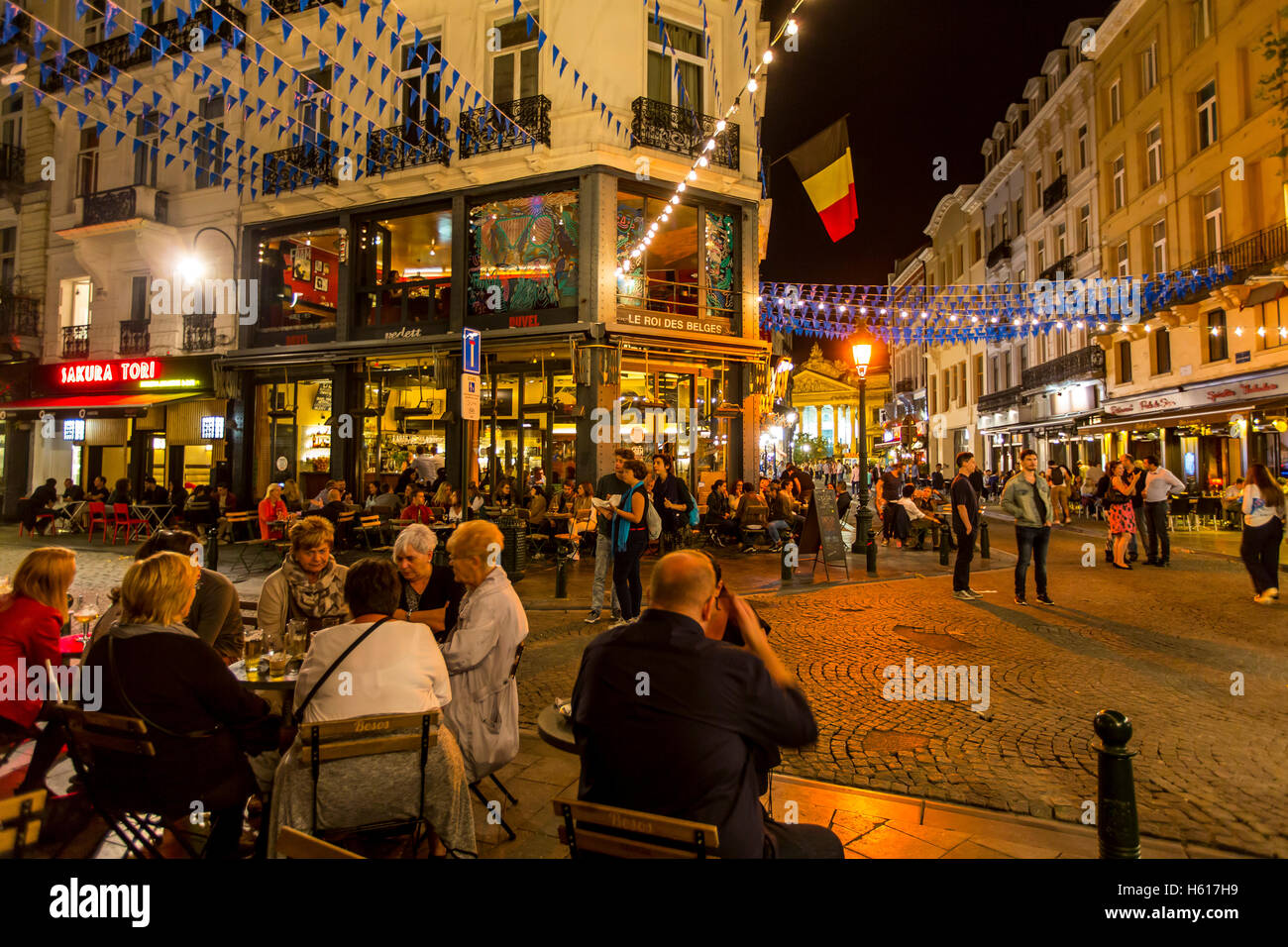 Restaurants, bars, cafés in the trendy districts, pub quarter, the old
