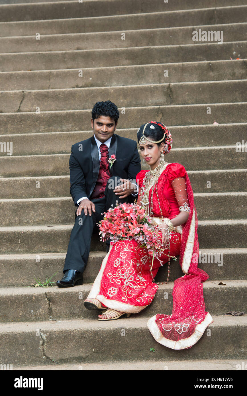 Bride and groom at a traditional wedding, Sri Lanka Stock Photo