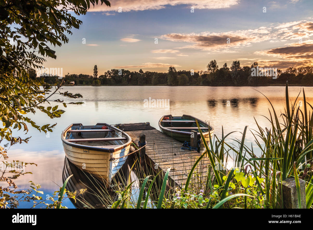 Late summer sunrise on one of the lakes at Cotswold Water Park Stock Photo