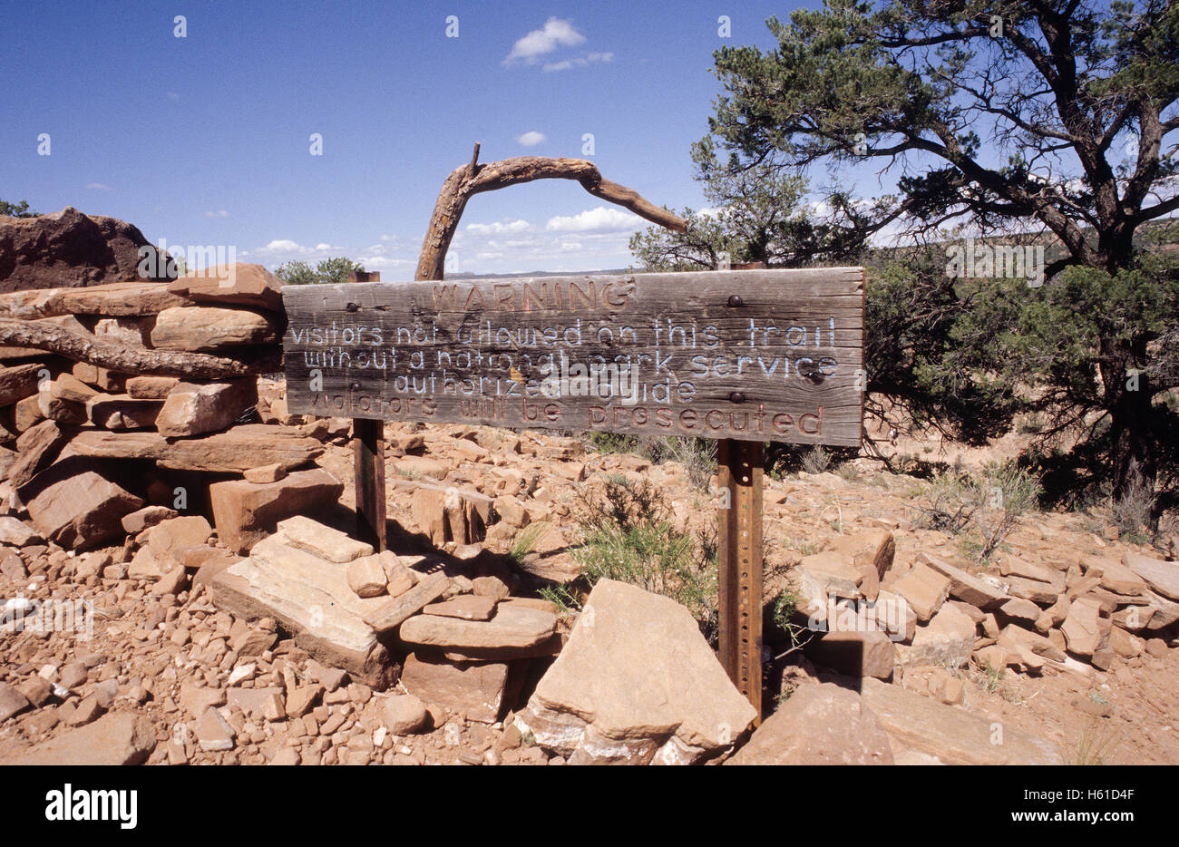 Sign posted at trailhead at top of ridge along Canyon de Chelly, Arizona Stock Photo