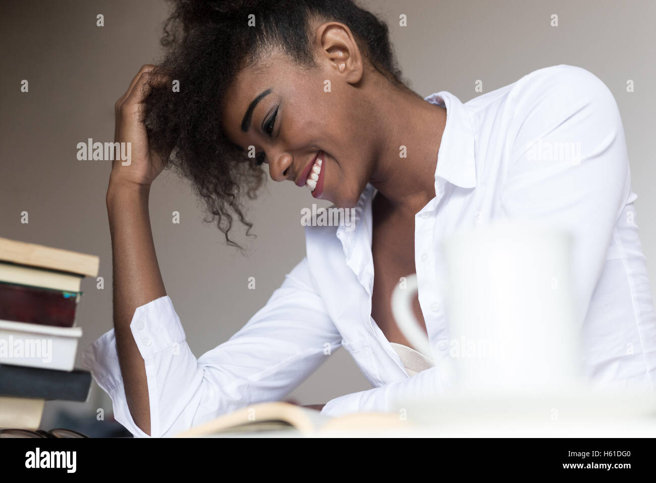 Portrait of a young african american woman at home Stock Photo - Alamy