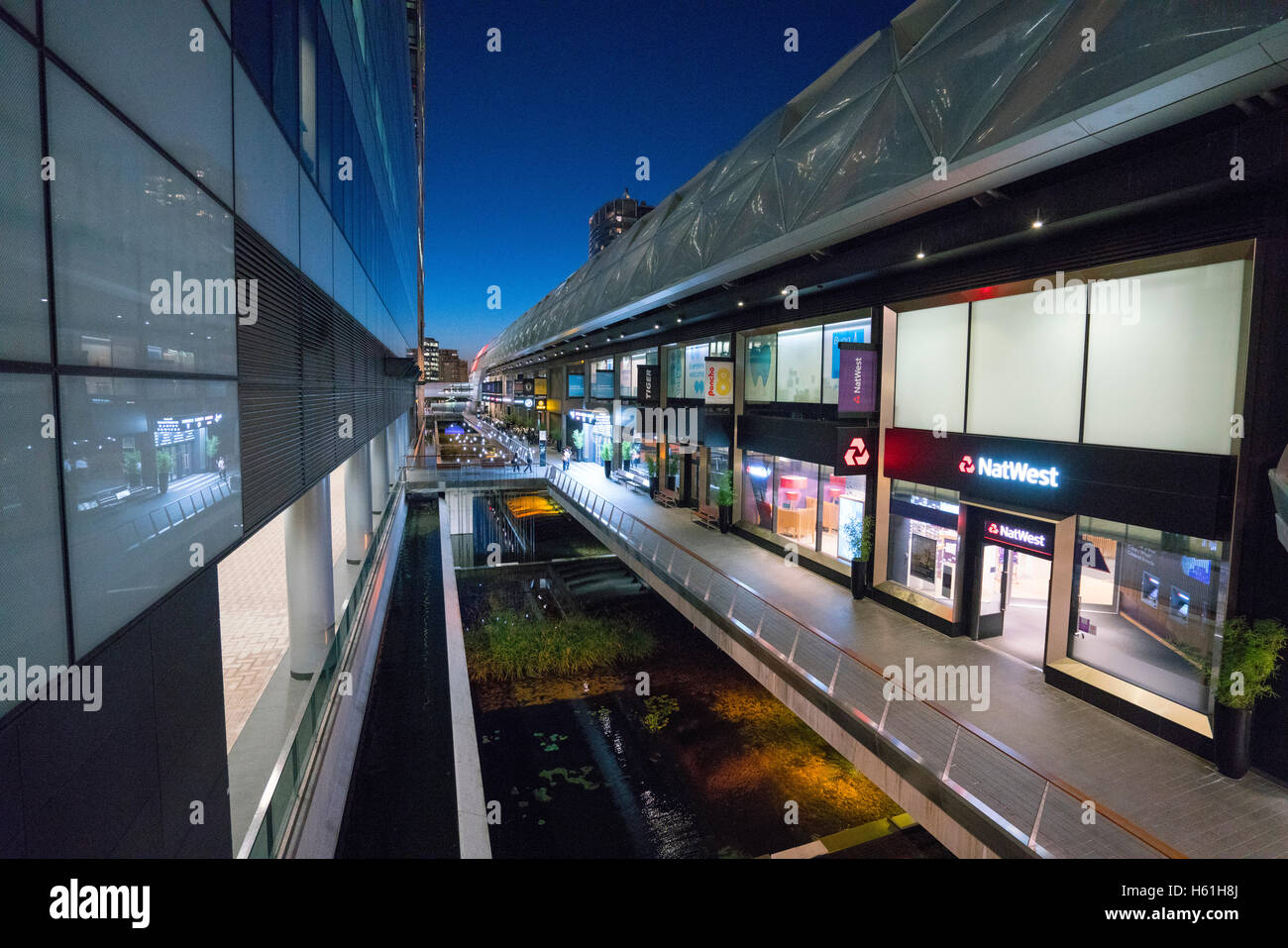 Amazing architecture at Canary Wharf - illuminated at night Stock Photo ...