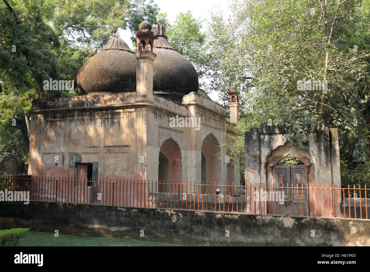 Mughal Mosque, Qutb Minar Complex, Mehrauli Archaeological Park, Delhi 