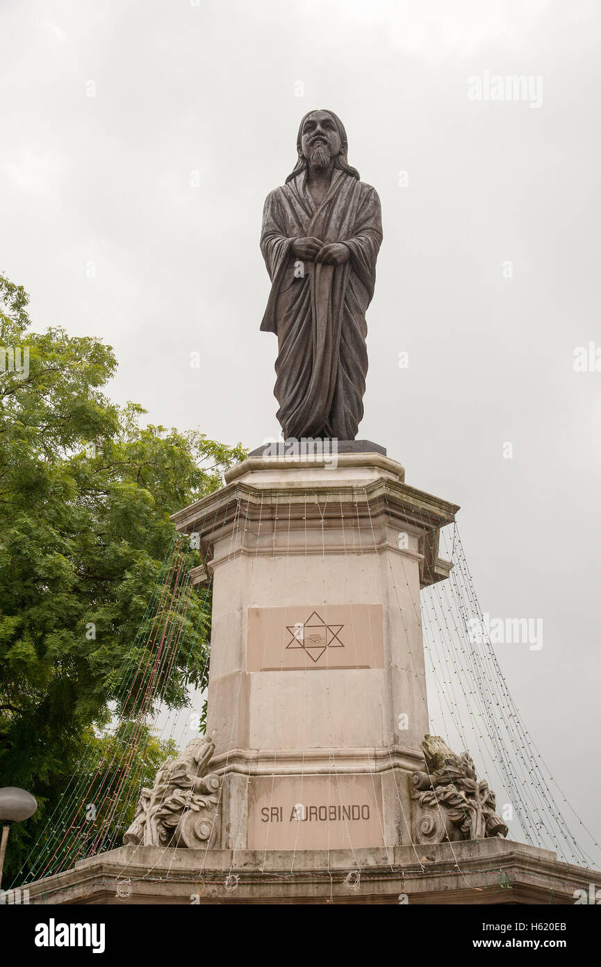 statue of Sri Aurobindo at Victoria Memorial in Kolkata West Bengal India Stock Photo Alamy