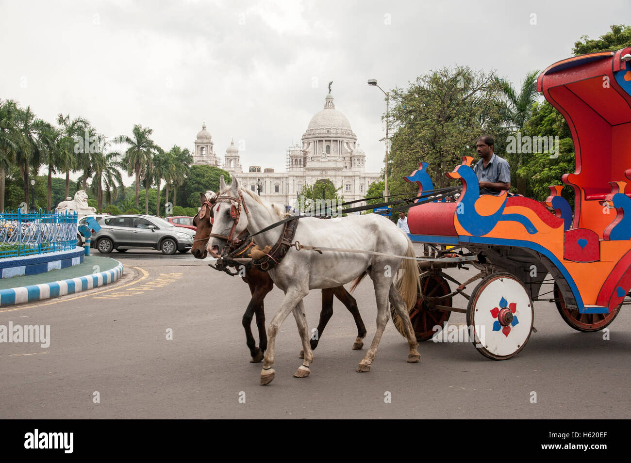 Colourful horse cart passes in front of the Queen Victoria Memorialat