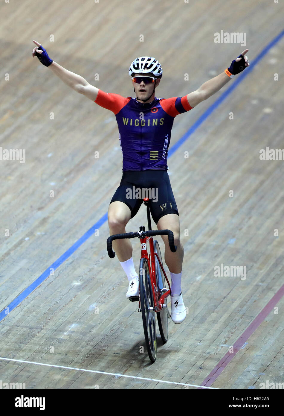 Team Wiggins' Matt Walls celebrates winning the Men Elite Championship Team Elimination during Round Three of the Revolution Series at the National Cycling Centre, Manchester. Stock Photo