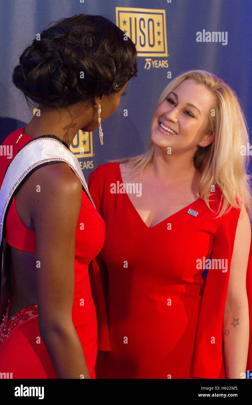 Deshauna Barber, Miss USA 2016 and Captain for the 988th Quartermaster Detachment Unit and Kellie Pickler, country music star an Stock Photo