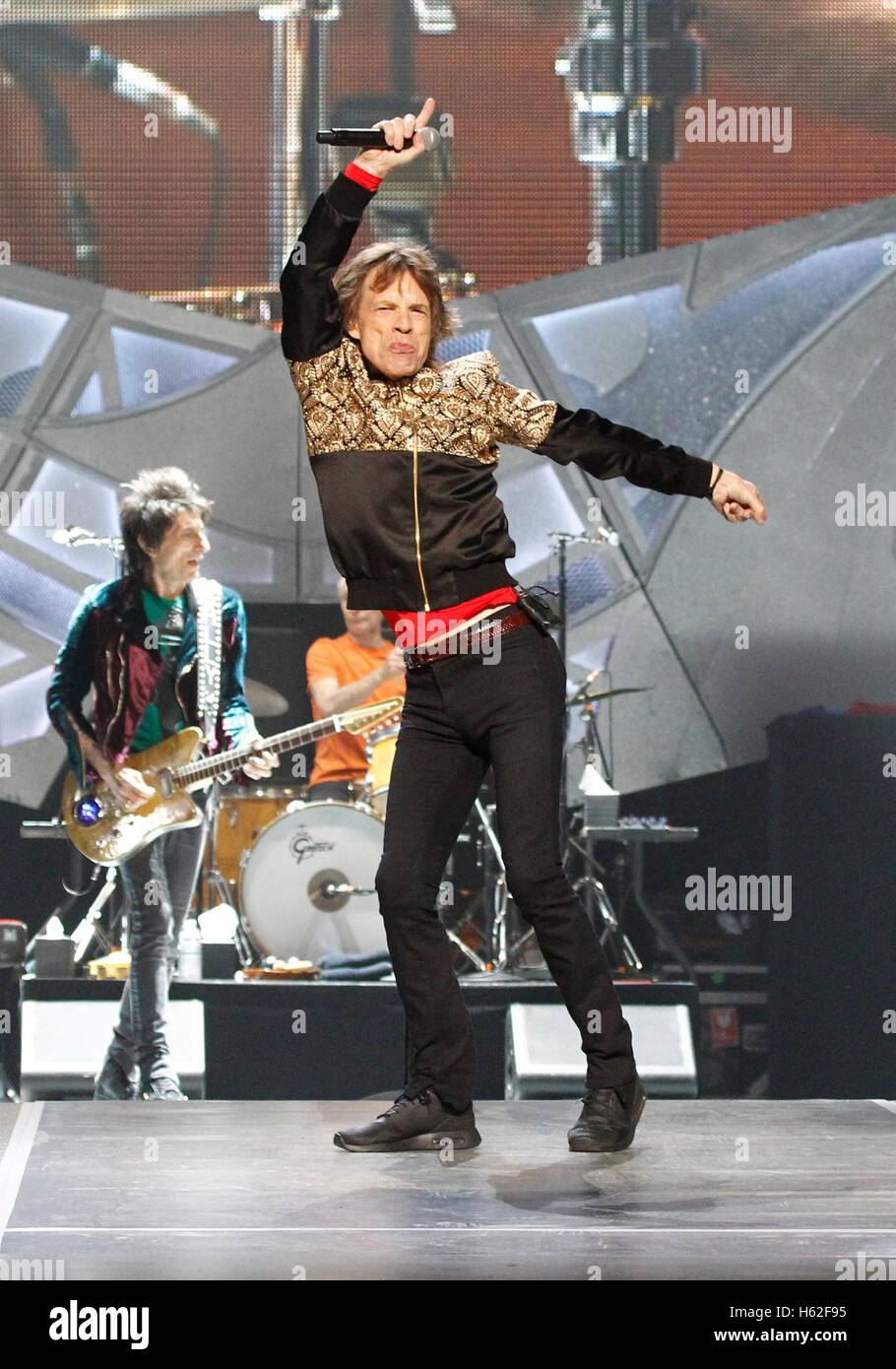 Las Vegas, NV, USA. 22nd Oct, 2016. Ronnie Wood and Mick Jagger of The