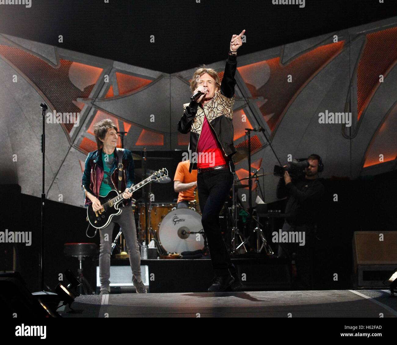 Las Vegas, NV, USA. 22nd Oct, 2016. Ronnie Wood, and Mick Jagger of The