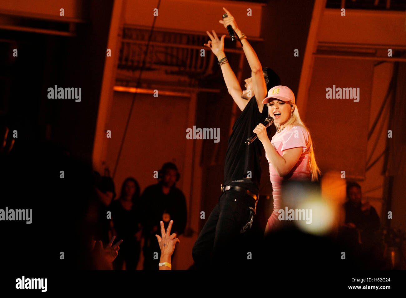 Page 27 Duet And Music High Resolution Stock Photography And Images Alamy