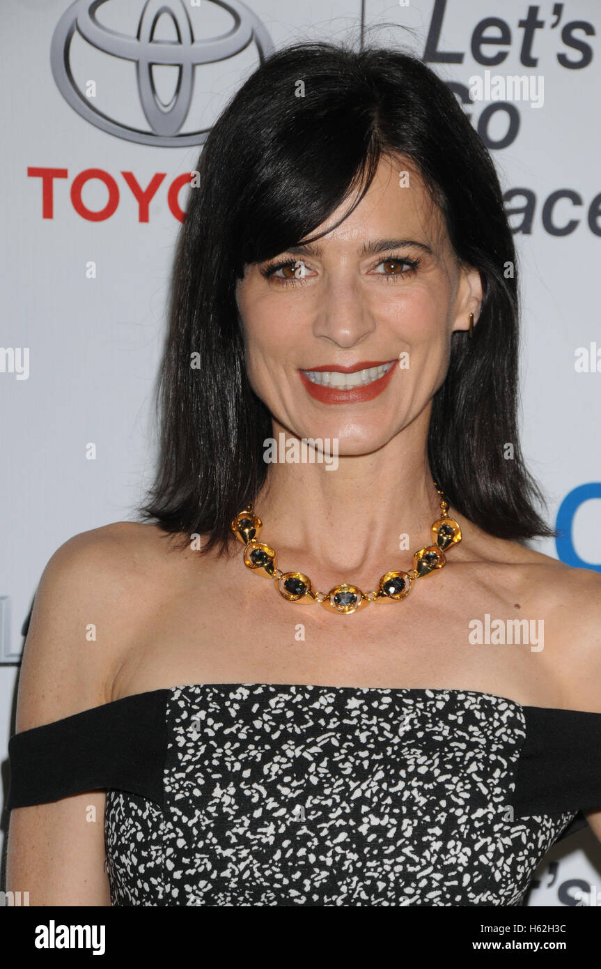 Los Angeles, California, USA. 22nd Oct, 2016. Actress PERREY REEVES