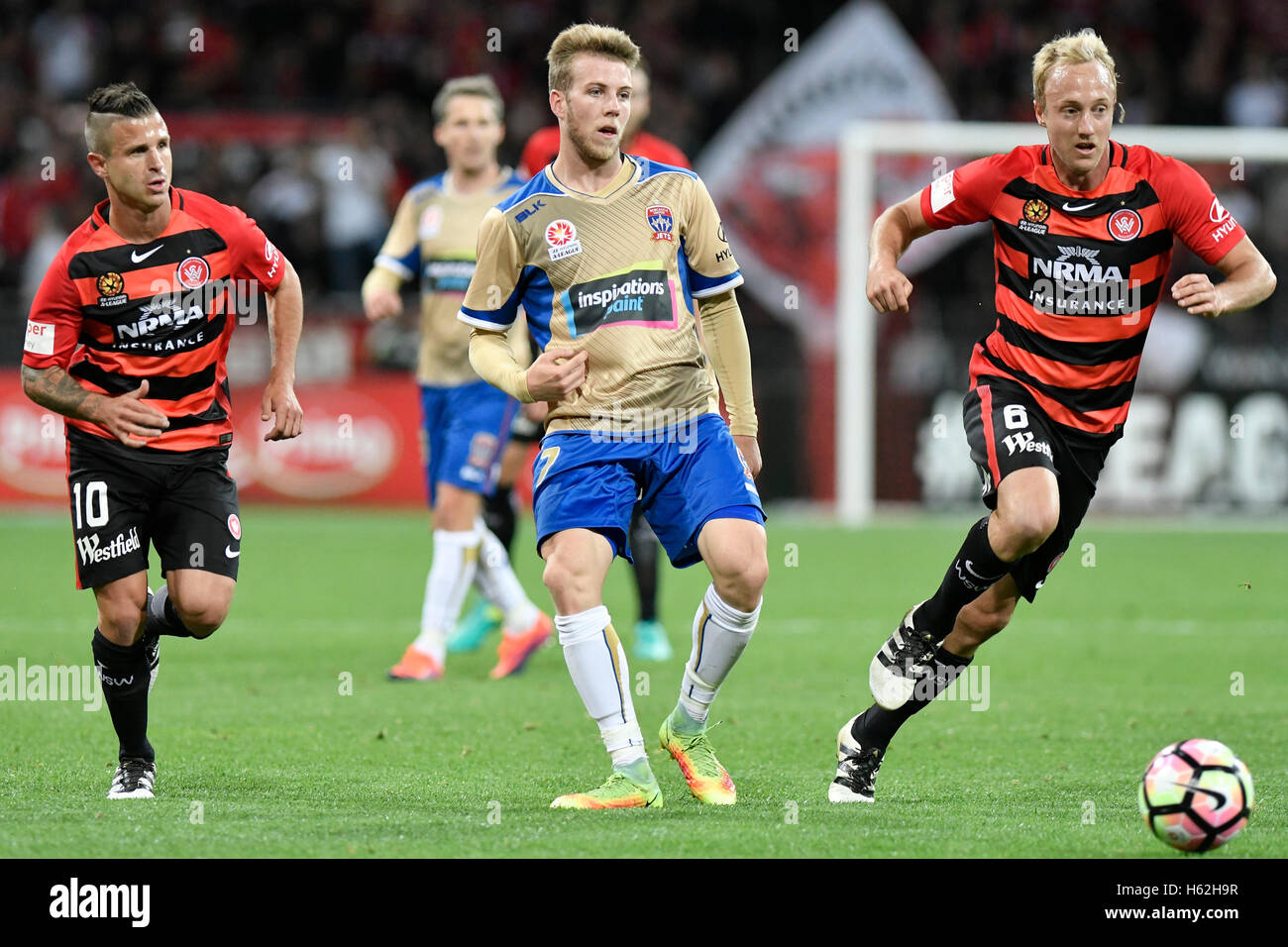 Spotless Stadium, Sydney, Australia. 23rd Oct, 2016. Hyundai A-League Football. Western Sydney Wanderers versus Newcastle Jets. Jets midfielder Andrew Hoole with Wanderers midfielder Nicolas Martinez and Mitch Nichols closing in. The game ended in a 2-2 draw. Credit:  Action Plus Sports/Alamy Live News Stock Photo