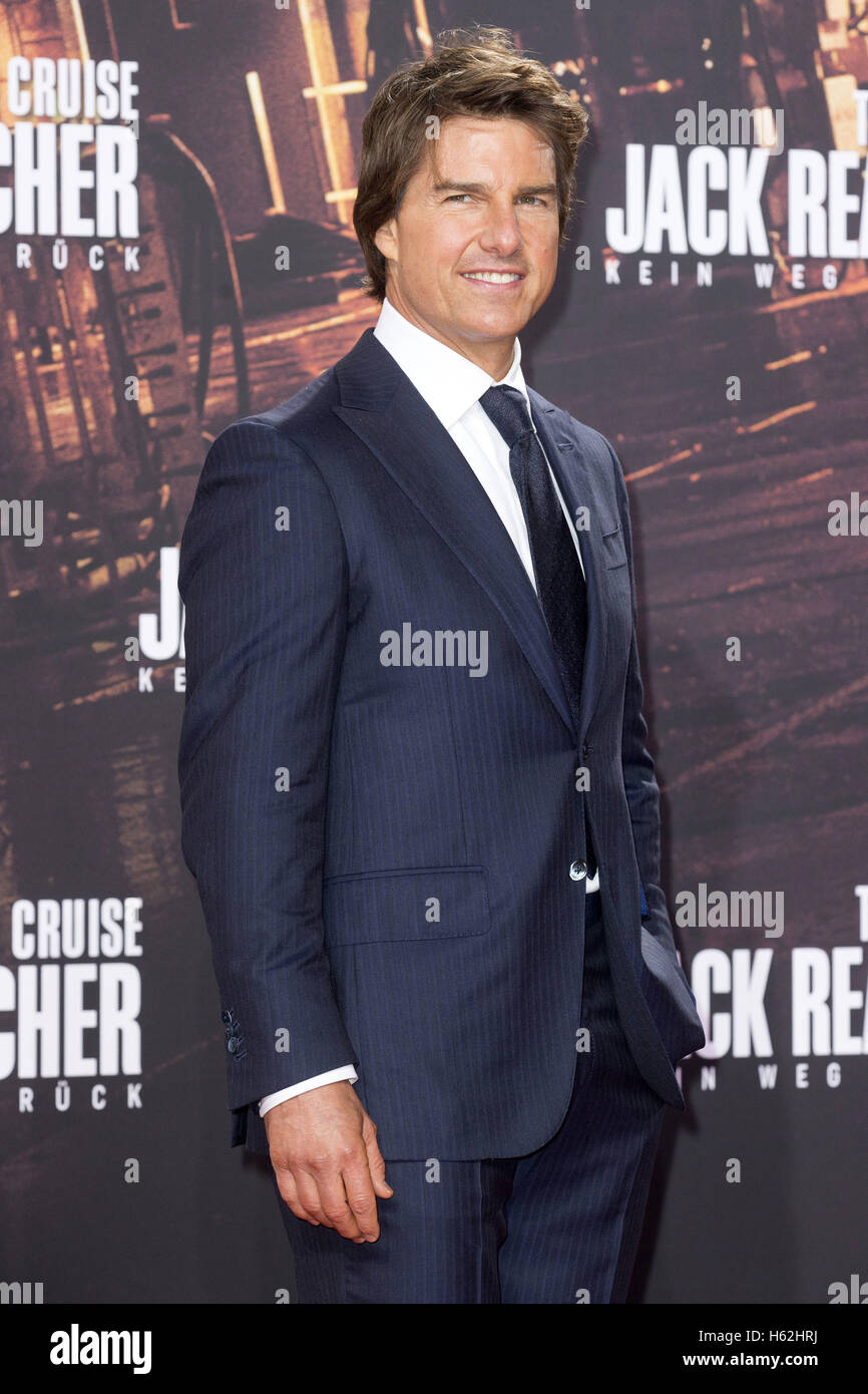 Tom Cruise attends the 'Jack Reacher: Never Go Back' premiere at CineStar Sony Center on October 21.10.2016 in Berlin, Germany. | Verwendung weltweit/picture alliance Stock Photo