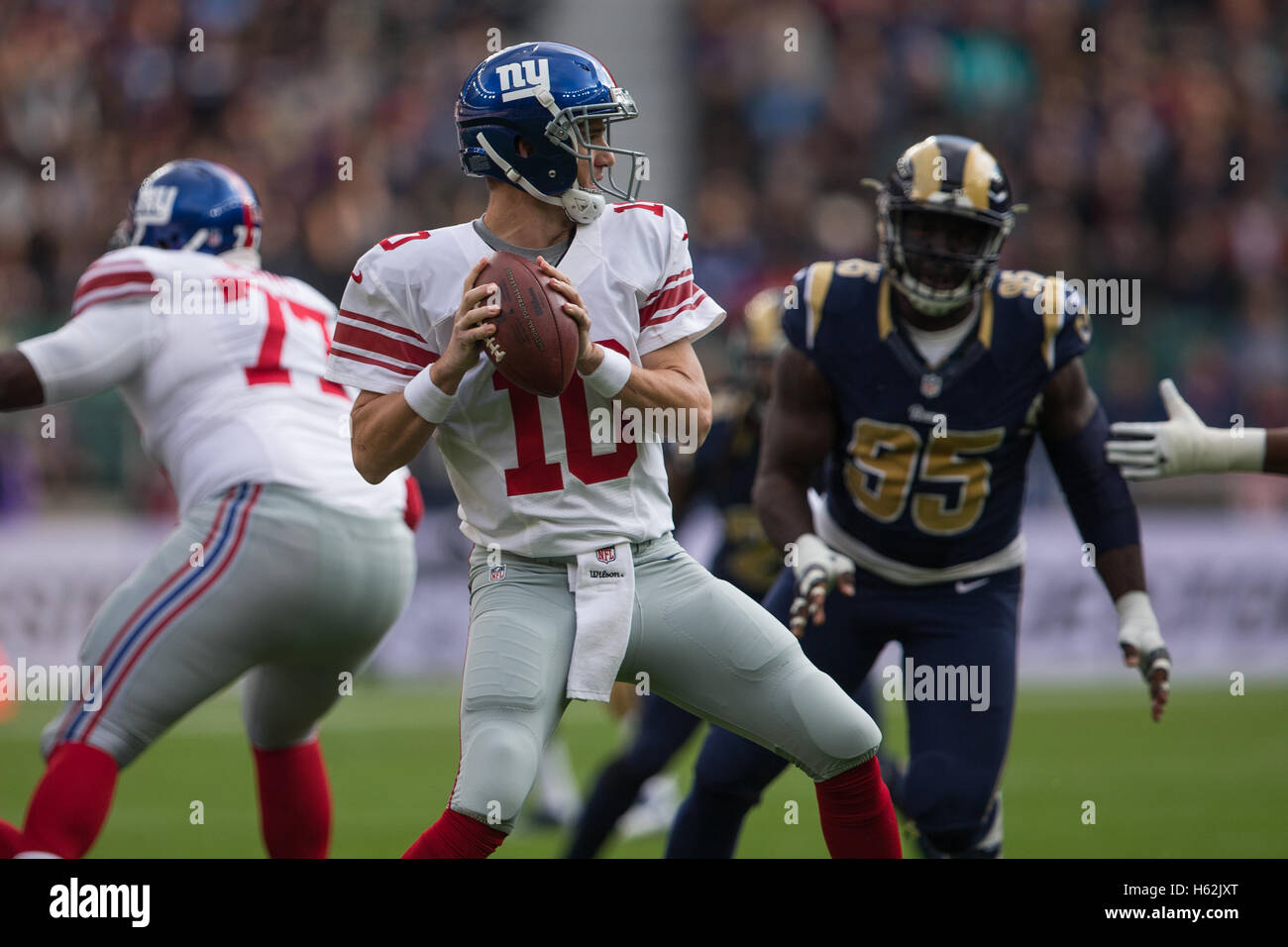 Twickenham, London, UK. 23rd Oct, 2016. NFL International Series. New York Giants versus LA Rams. New York Giants quarterback Eli Manning about to pass the ball. Credit:  Action Plus Sports/Alamy Live News Stock Photo