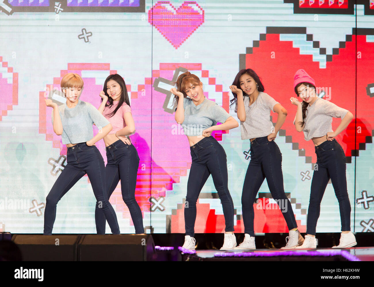 Twice Oct 8 16 South Korean Girl Group Twice Performs At Mbc Stock Photo Alamy