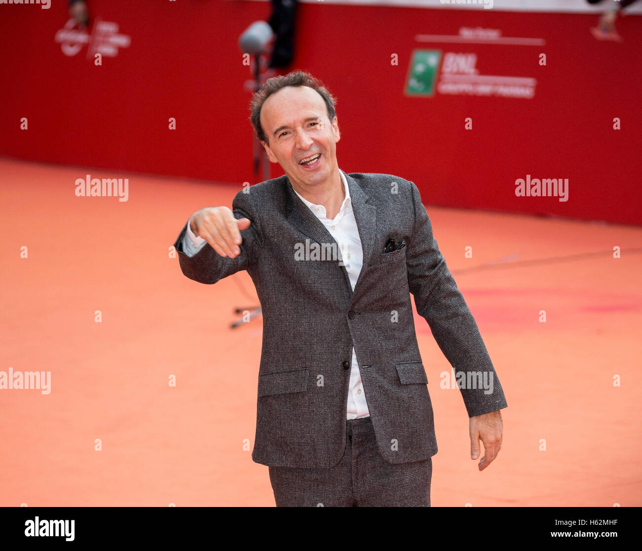 Roberto benigni show hi-res stock photography and images - Alamy