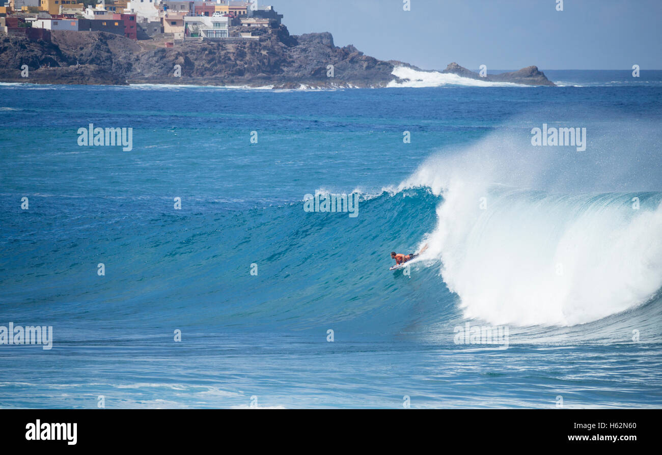 El Fronton, Gran Canaria, Canary Islands, Spain. 22nd Oct, 2016. Competitors riding huge waves at the last event of the APB World Bodyboarding 2016 world tour at El Fronton on the wild north coast of Gran Canaria. Credit:  Alan Dawson News/Alamy Live News Stock Photo