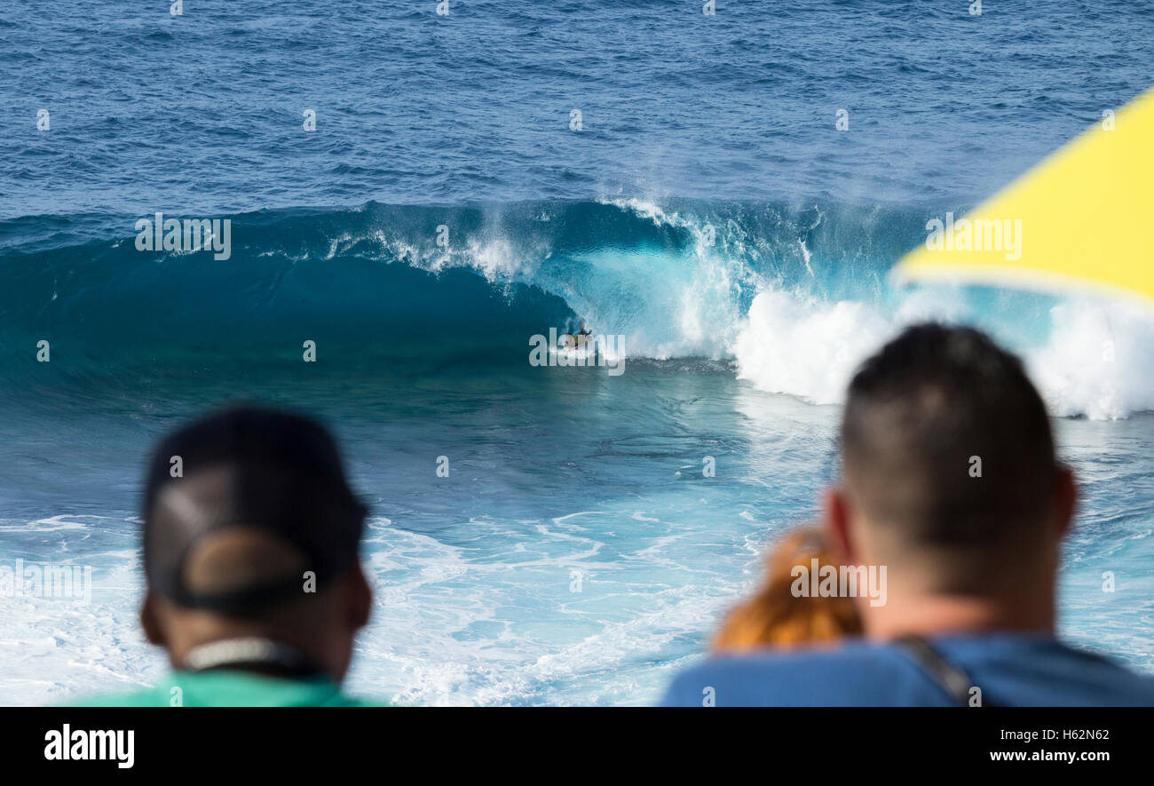 El Fronton, Gran Canaria, Canary Islands, Spain. 22nd Oct, 2016. Spectators watch from cliffs as a competitor emerges from the tube of a huge wave at the last event of the APB World Bodyboarding 2016 world tour at El Fronton on the wild north coast of Gran Canaria. Credit:  Alan Dawson News/Alamy Live News Stock Photo