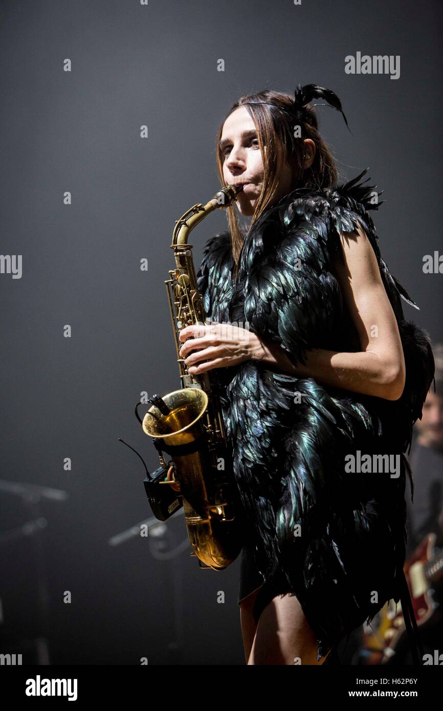 Milan, Italy 23rd october 2016 PJ Harvey performs live at Alcatraz Milan Credit:  Roberto Finizio/ Alamy Live News Stock Photo