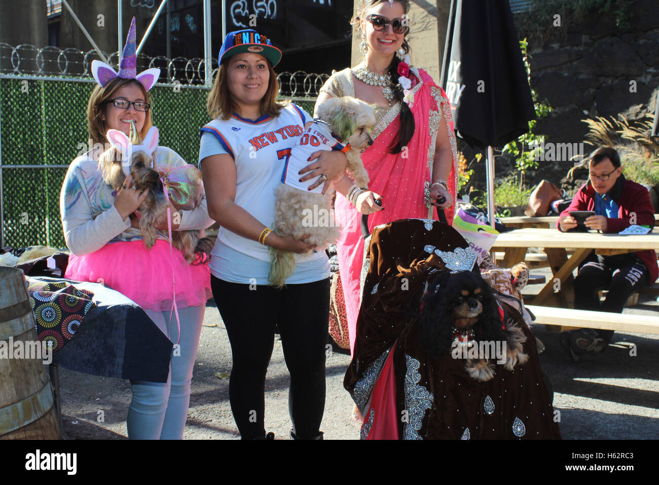 New York City, New York, US. 23rd Oct, 2016. The first annual Bronx Pet