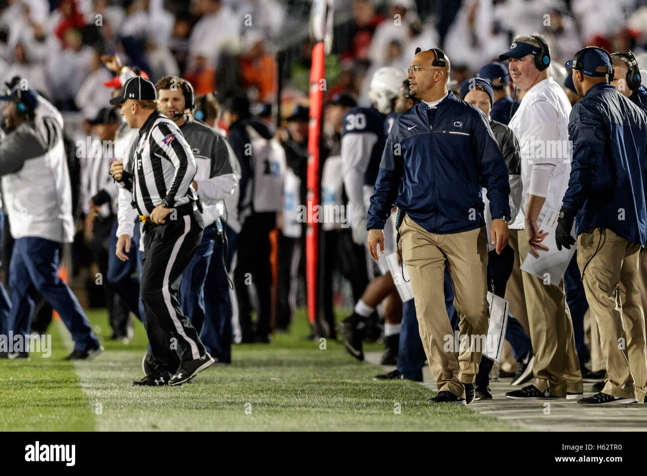 University Park, Pennsylvania, USA. 21st Oct, 2016. October 22nd, 2016: Penn State Nittany Lions head coach James Franklin during NCAA football game action between the Ohio State Buckeyes and the Penn State Nittany Lions at Beaver Stadium, University Park, PA. Photo by Adam Lacy/Zuma Wire © Adam Lacy/ZUMA Wire/Alamy Live News Stock Photo