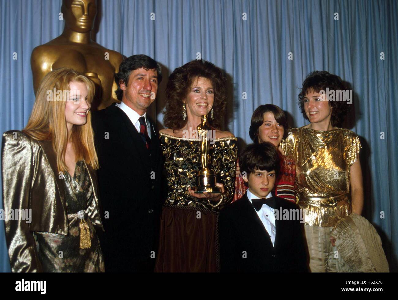 Hollywood, California, USA. 1st Jan, 2011. I2122.ACADEMY AWARDS.OSCARS 1982. © // BRIDGET FONDA.TOM HAYDEN.JANE FONDA. © Phil Roach/Globe Photos/ZUMAPRESS.com/Alamy Live News Stock Photo