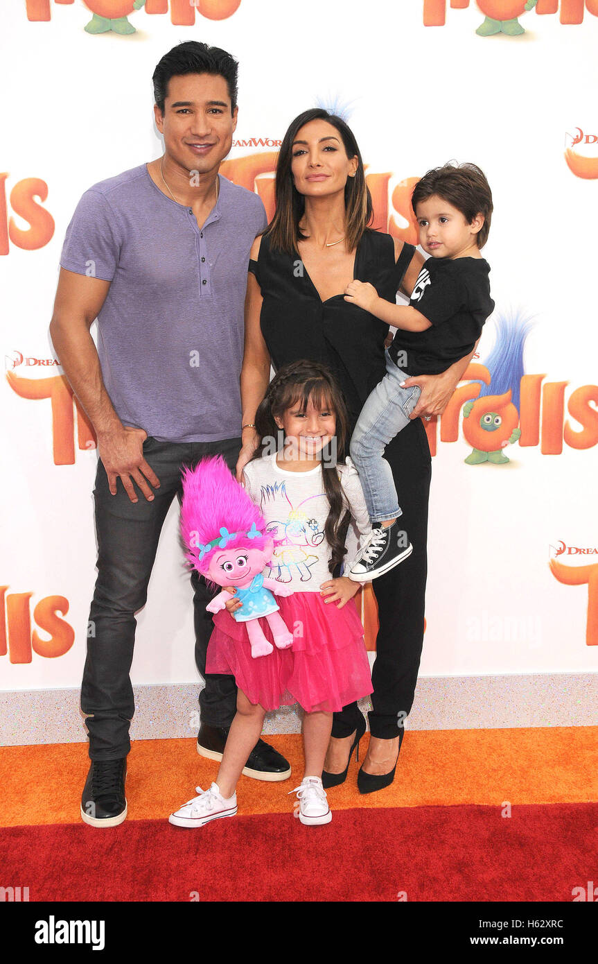 Courtney mazza hi-res stock photography and images - Alamy